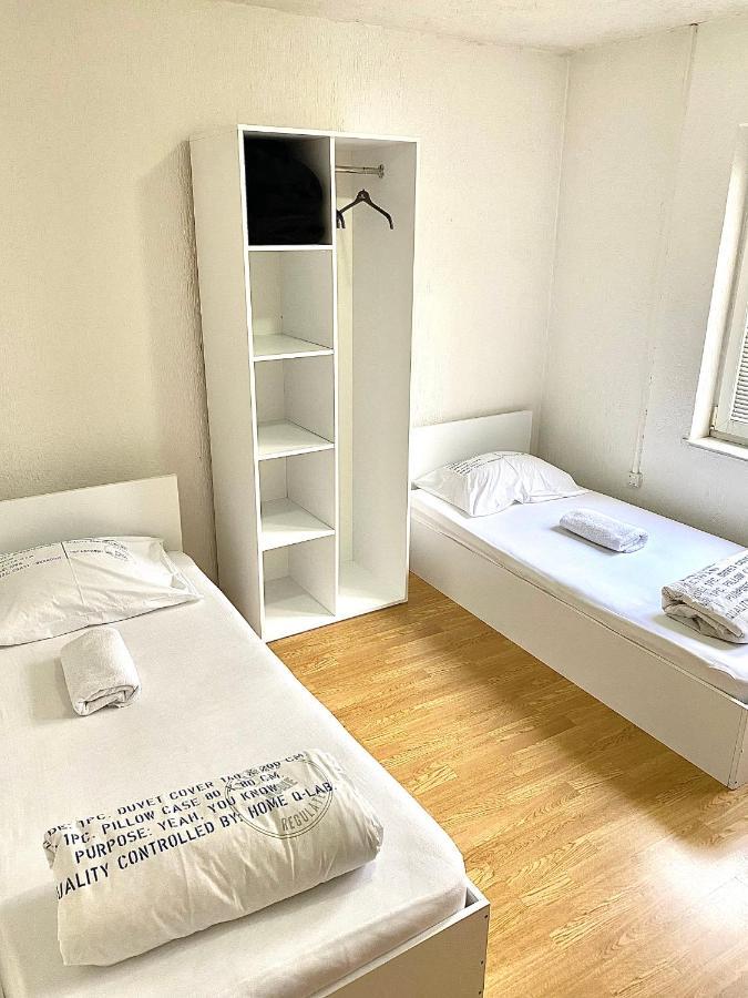 פרישטינה Bus Station Hostel מראה חיצוני תמונה