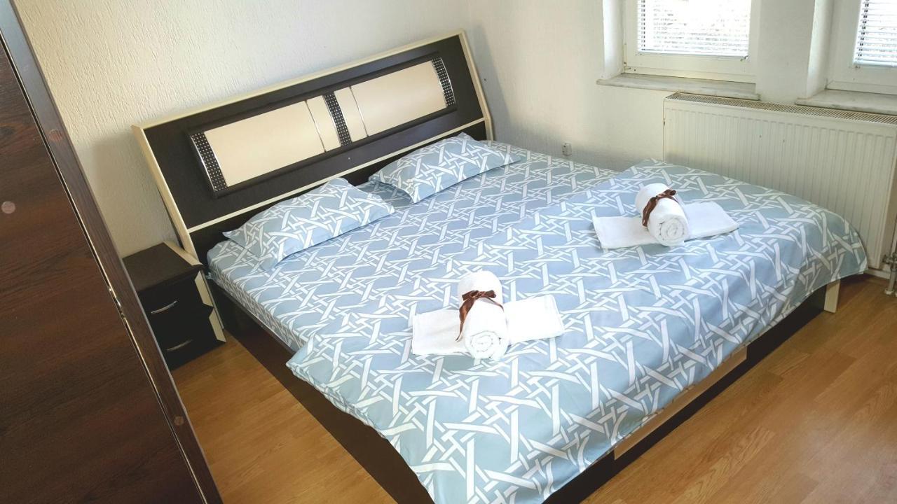 פרישטינה Bus Station Hostel מראה חיצוני תמונה